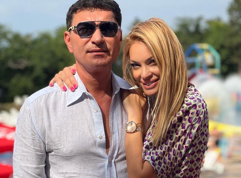 Familie mare. Cristi Borcea, la aceeași masă cu toți cei nouă copii și actuala soție, Valentina Pelinel FOTO