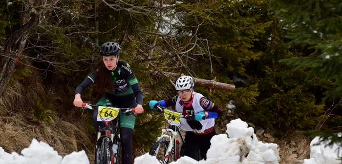 Cozia Rider, competiţie de ciclism montan, în fotografie una din câştigătoarele de anul trecut, Foto: roxanaradu.com