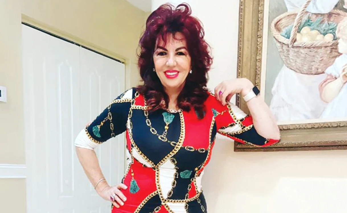 
    Carmen este scriitoare şi clarvăzătoare, în America  