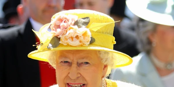 Regina Marii Britanii Elisabeta a II a soseşte înaintea Festivalului Investec Derby 2017 la hipodromul Epsom Downs în Epsom Anglia FOTO Guliver / Getty Images / Warren Little 