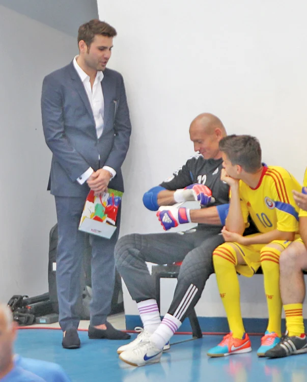 ”Briliantul” și Stelea  i-au povestit puștiului  aventurile lor fotbalistice în  campionatele din străinătate
