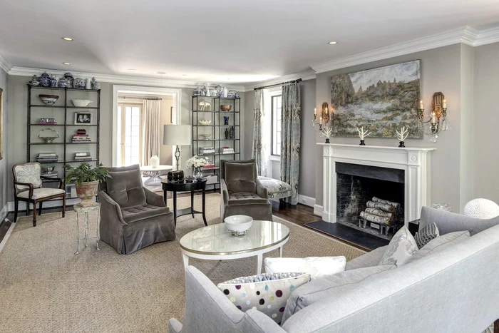 Conacul are o sufragerie impunătoare