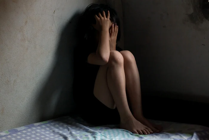 
    Minora a fost violată cu complicitatea femeii care o avea în grijăfoto: Shutterstock  