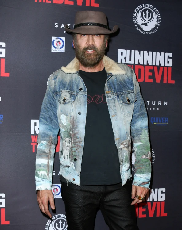 Cage nu arată prea bine în prezent, deşi a suferit numeroase intervenţii estetice.