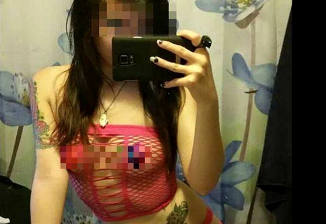 
    Adolescenta, în vârstă de numai 18 ani, a mers la școală aproape dezbrăcatăfoto: Arhiva Personală  