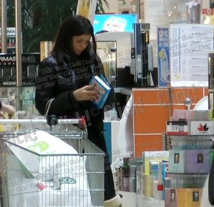 Ileana Lazariuc, la cumpărături, ca orice femeie şi mamă obişnuită.