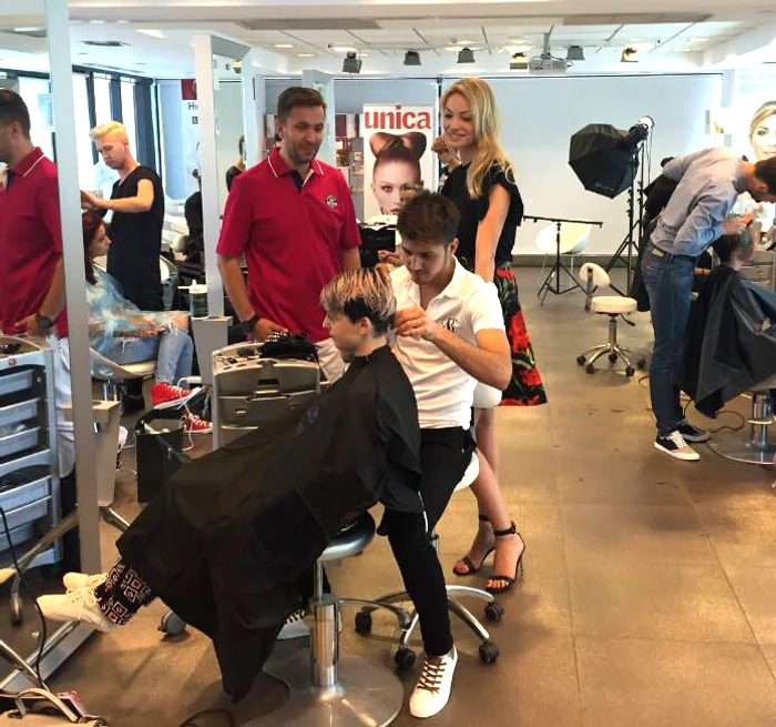 „Cel mai bun hairstylist din România” este un concurs organizat de Cristi Pascu. Din juriu face parte și Valentina Pelinel