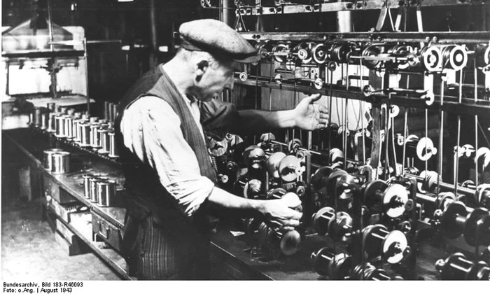 Fabrică germană în perioada celui de-al Doilea Război Mondial (© Das Bundesarchiv Bild 183-R46093)
