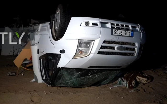 
    O româncă în vârstă de 54 de ani şi copilul de 8 ani au murit striviţi de un acoperiş luat de rafale de vântfoto: Captura Ruptly  