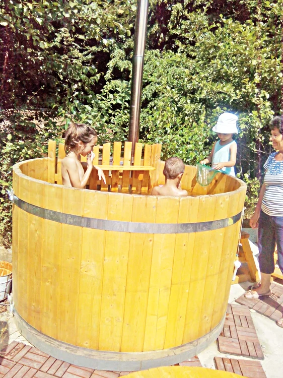 Ciubere cu apă caldă sunt  incluse în tariful de cazare