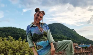 Cântăreața a realizat și o colecție de haine, de geci și tablouri pictate, unisex