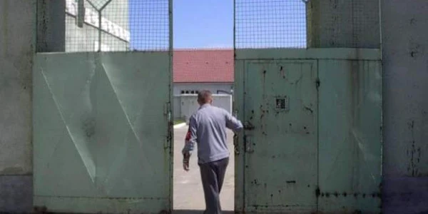 Foto Adevărul/Nu de puţine ori obiectele interzise au trecut de poarta Penitenciarului în bagajele rudelor 
