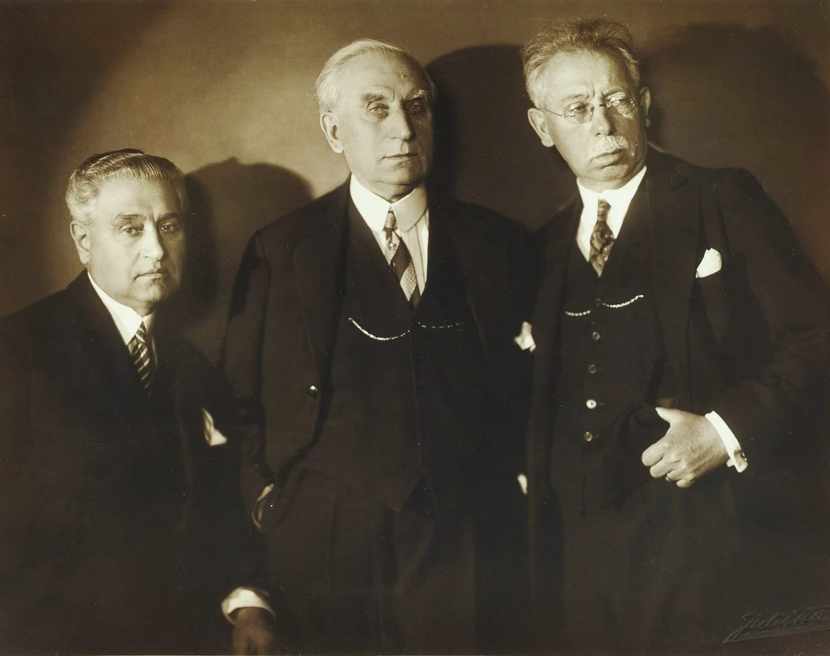 Frații Nicolae, Mina și Ștefan Minovici ( Colecția Muzeului de Artă Populară Nicolae Minovici)