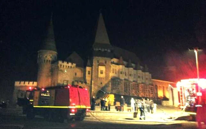 Castelul Corvinilor a fost locul unui incendiu regizat. FOTO: Dan Bera