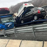 Accident pe Valea Oltului în zona Boița Sibiu în urma coliziunii a două TIRuri încărcate cu mașini Foto IPJ Sibiu