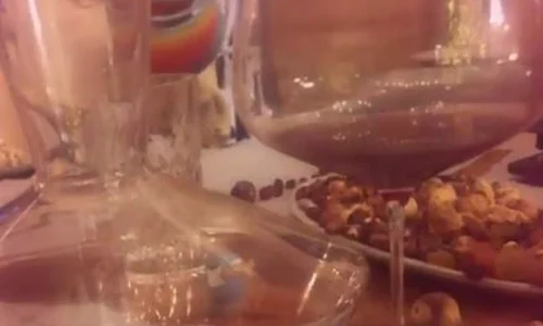 Vinul roşu a fost nelipsit de la masă jpeg