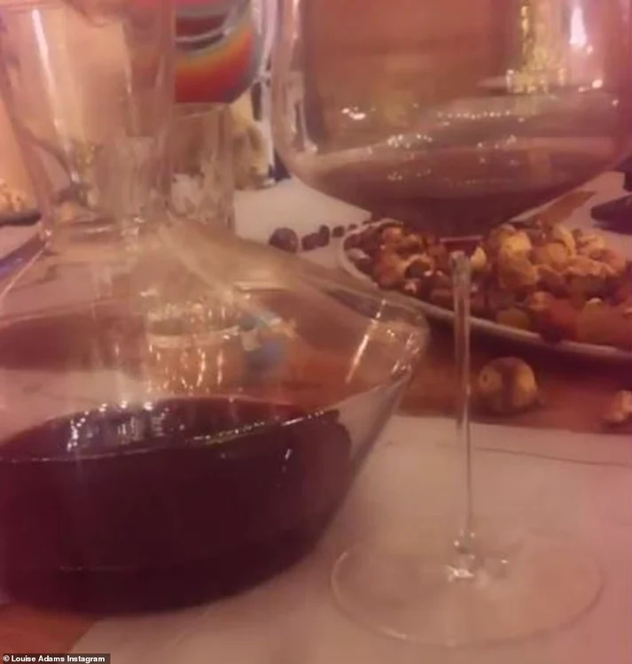 Vinul roşu a fost nelipsit de la masă