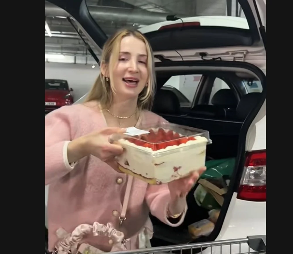 O româncă stabilită în China arată câte produse a cumpărat cu 250 de lei dintr-un supermarket: „În România cumperi doar brânza și covrigii”