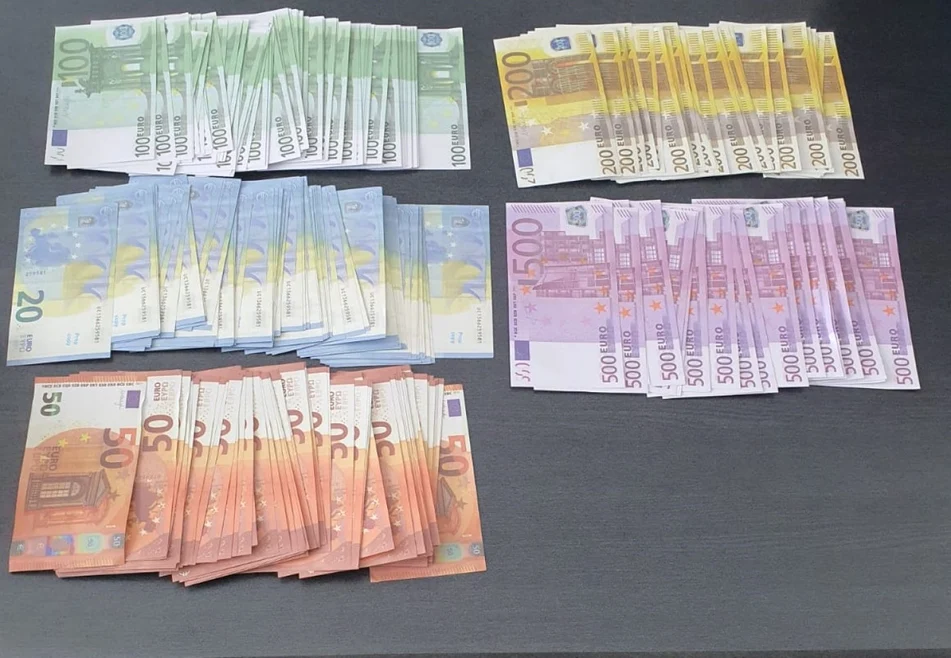 Bani falși. FOTO Poliția Română