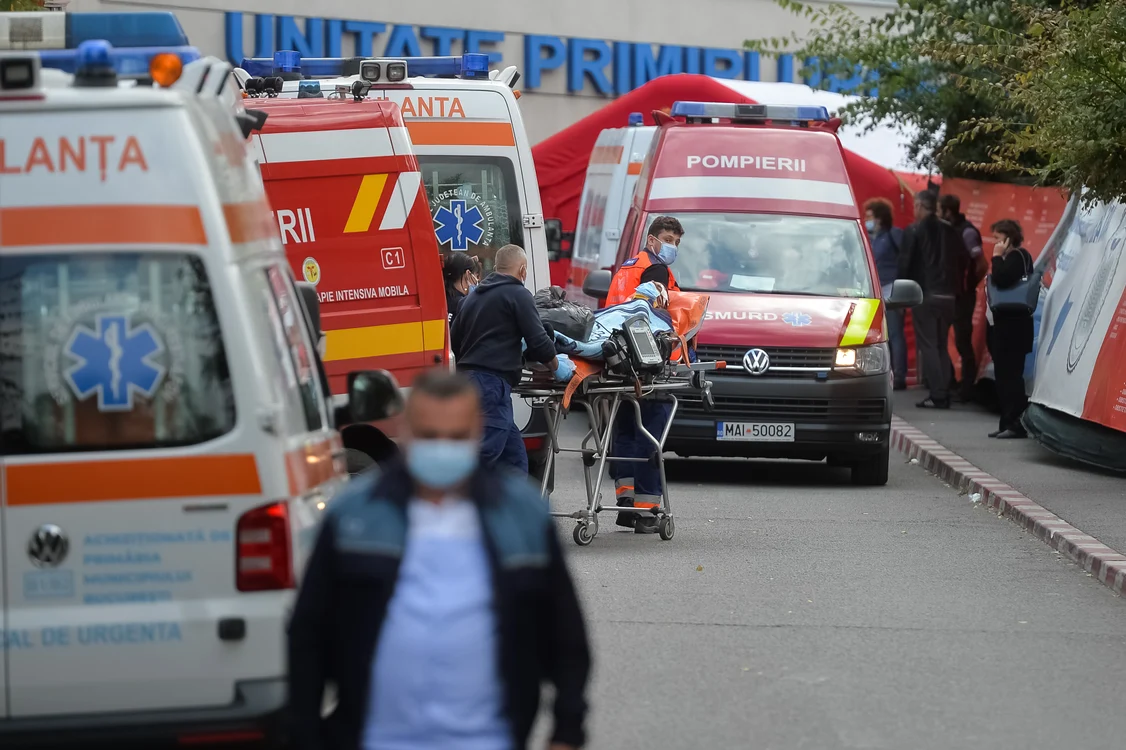 
    Aglomerație de ambulanțe la Spitalul Universitarfoto: Mediafax  