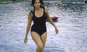 Actriţa apare într o serie de imagini din 1964 făcute la vila ei jpeg