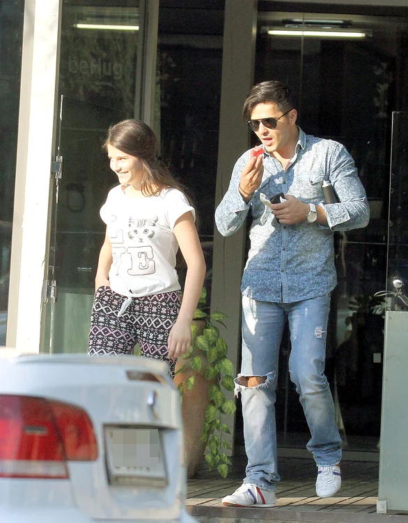 Liviu Vârciu şi-a scos fetele în oraş: pe fiica lui, Carmina, şi pe mama acesteia, Amy