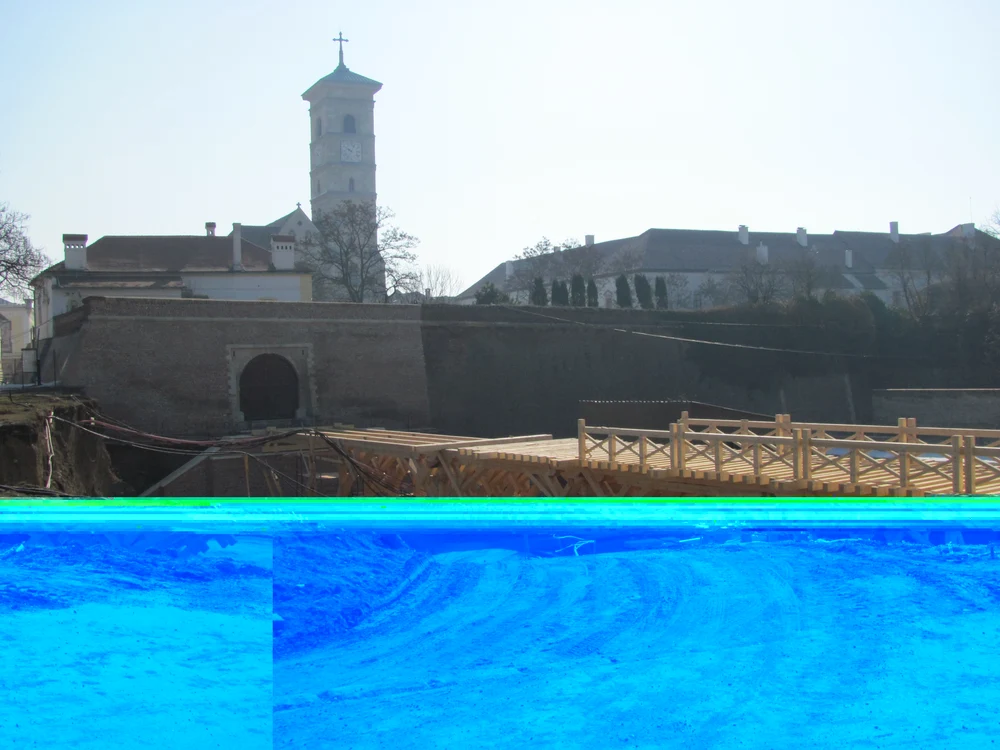 Podurile de lemn sunt în plin proces de construcţie