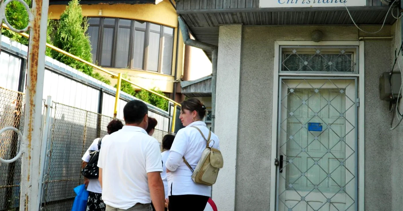 Absolvenţii au dat azi prima probă a examenului final