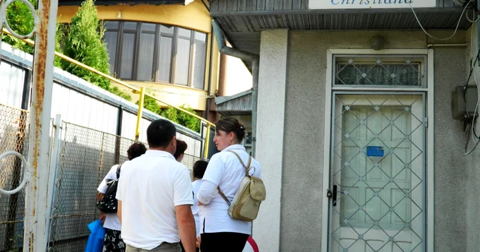 Absolvenţii au dat azi prima probă a examenului final