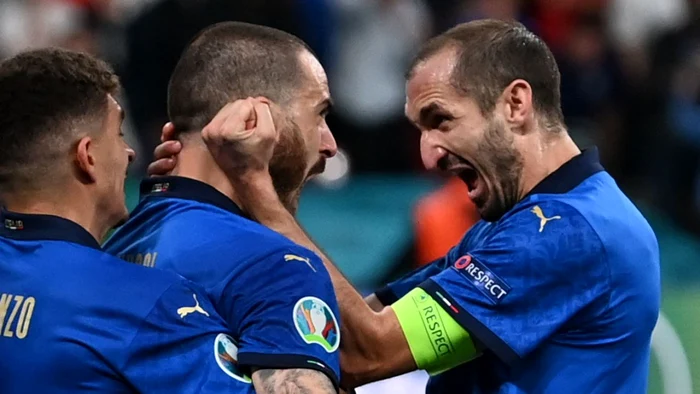 Chiellini (dreapta), căpitanul Italiei, alături de bunul său prieten, Bonucci