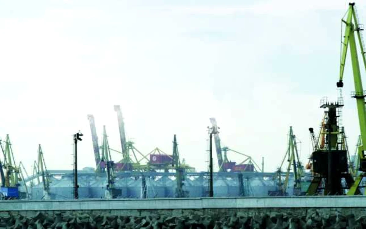 Conducerea Portului Constanţa a plătit în avans, nejustificat, 52,4 milioane de lei în favoarea constructorului olandez al digului de larg