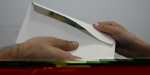 A fost prins în timp ce lua 3.200 de lei 