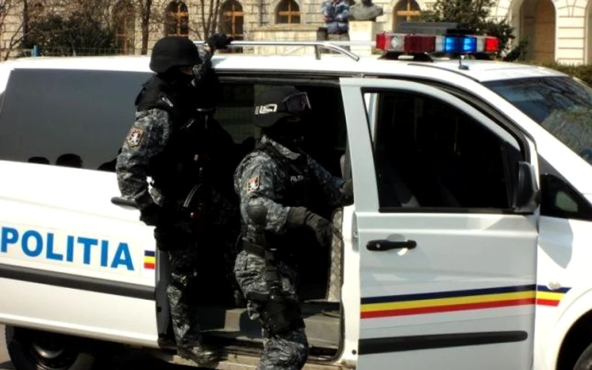 
    A fost nevoie de intervenţia mascaţilor pentru a-i potoli pe romii violenţi  
