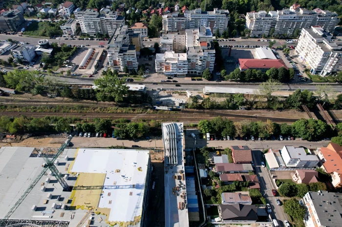 Lângă mall se construiește și un pasaj suprateran FOTO Primăria Pitești