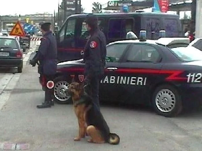 Românii au fost arestaţi de carabinieri.