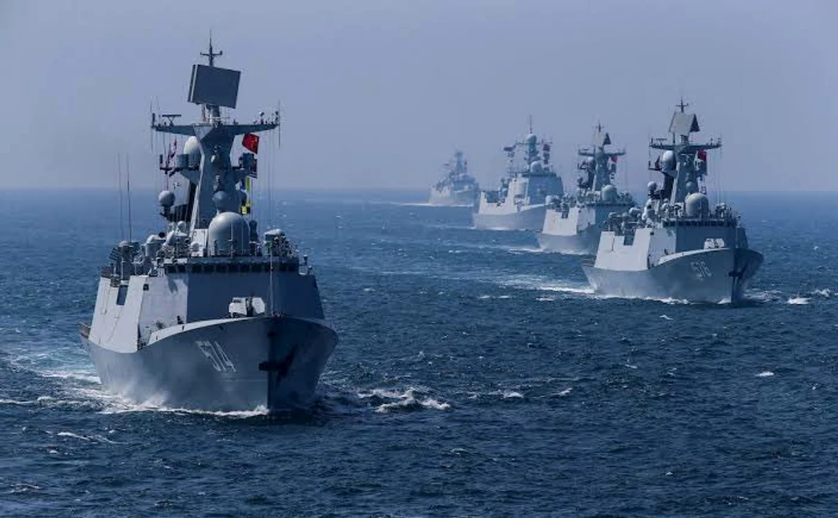 Vase militare chineze în jurul Taiwanului - Foto X