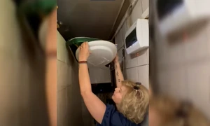 capac WC   gasit pe cuptorul unui restaurant Captura Youtube png