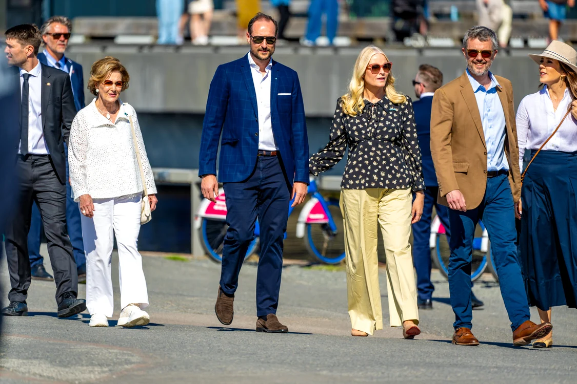 Regina Mary și Regele Frederik, plimbare prin Oslo, Profimedia (4) jpg