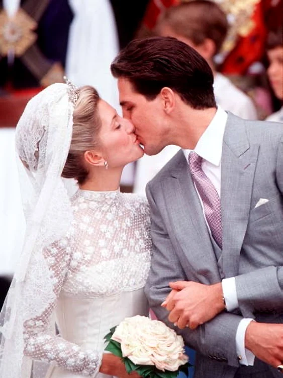 Prințesa Marie-Chantal cu Prințul moștenitor Pavlos al Greciei la nunta lor din 1995. Profimedia