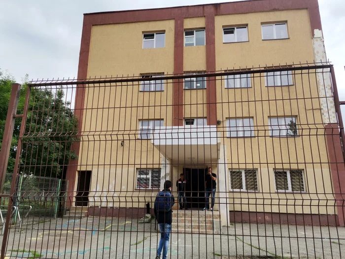 Elevii vin in anumite zile pentru o singură oră FOTO: Alina Mitran
