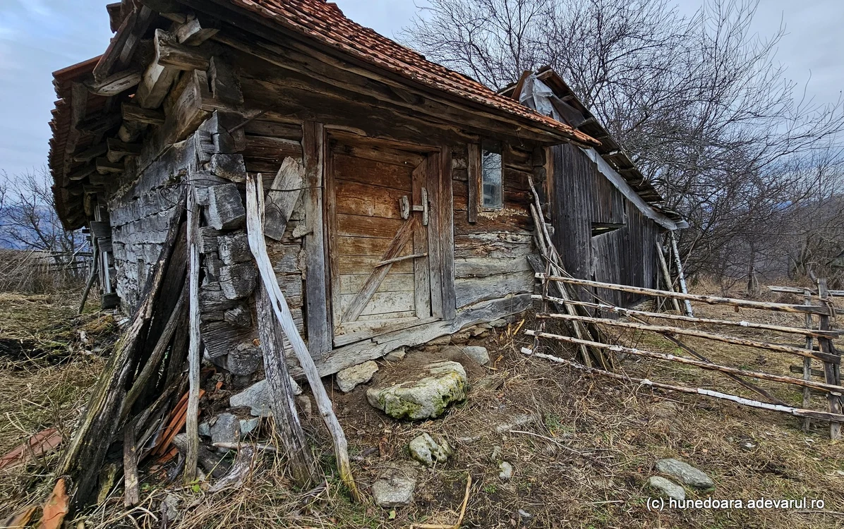 Plintă dacică folosită în gospodărie. Foto: Daniel Guță. ADEVĂRUL