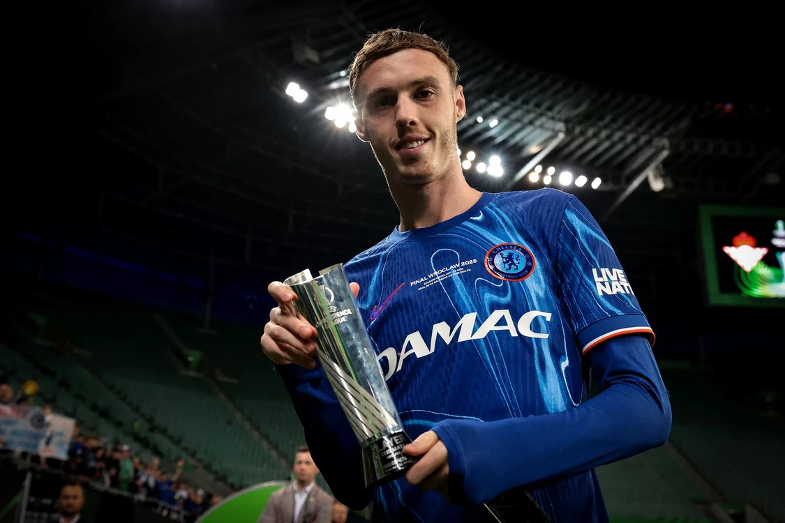 Cole Palmer, cu trofeul cuvenit MVP-ului partidei