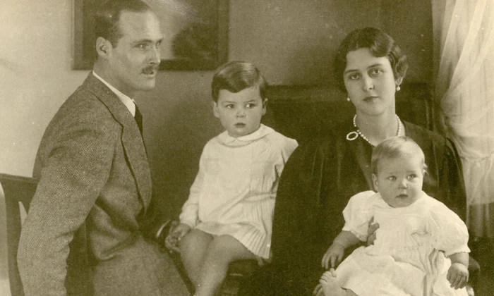 sora Prințului Philip, Prințesa Cecilie a Greciei și Danemarcei, cu soțul ei, Ducele Georg Donatus de Hesse, și doi dintre copii   profimedia 0166574647 jpg