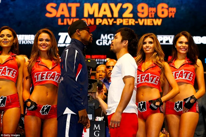 
    Mayweather şi Pacquaio, faţă în faţă la cântarul oficial  