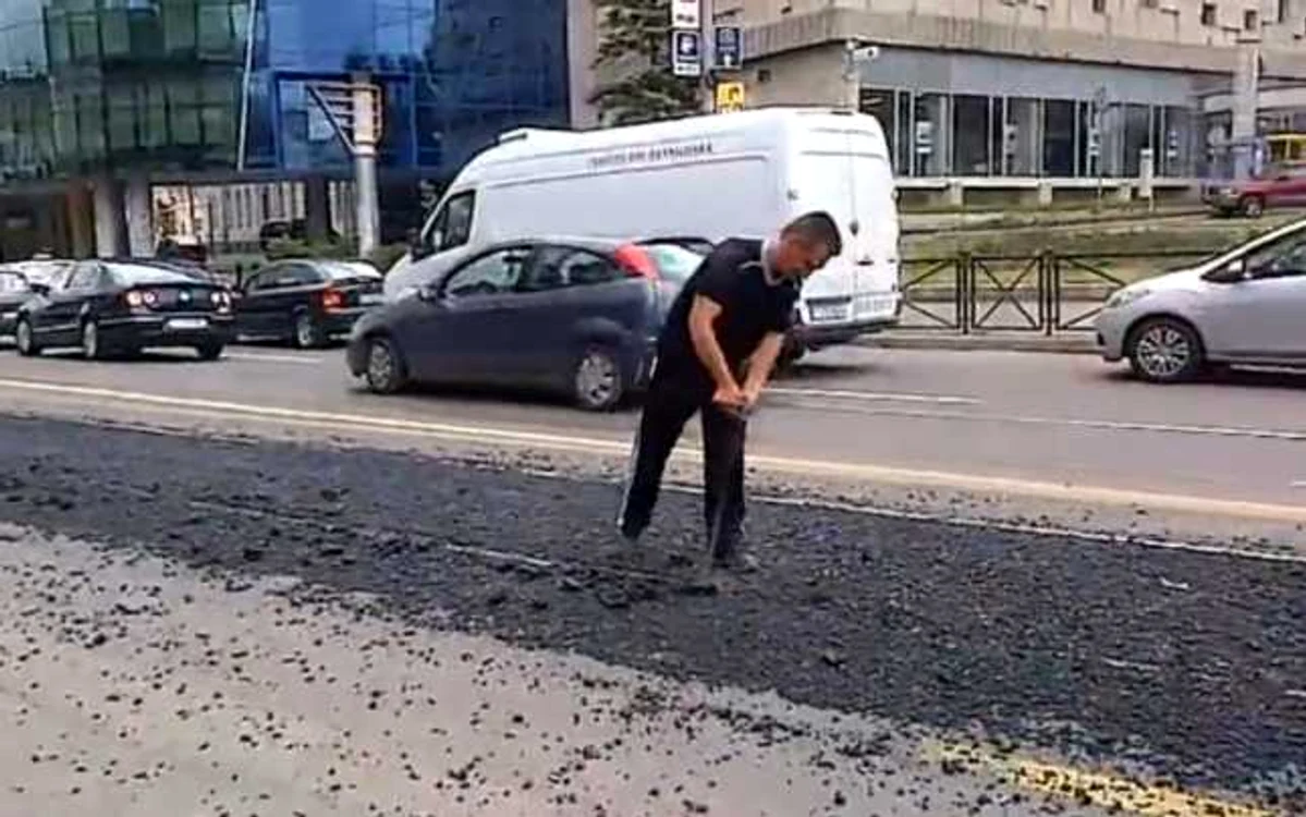 Şinele de tramvai au fost acoperite cu asfalt în urma unui accident. FOTO: captură video