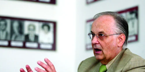 Timişoara: Afară cu dinozaurul de la Medicină! (SONDAJ)