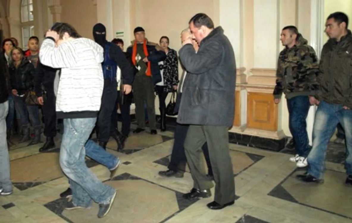 Învinuiţii din dosarul Ketamina au fost prezentaţi instanţei. Foto: D. Guţă