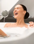 femeie care cântă în baie  foto   Shutterstock jpg