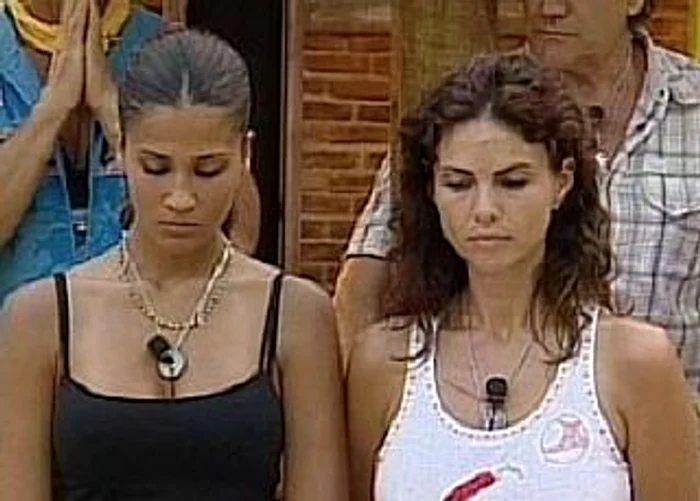 Ramona Bădescu, alături de o concurentă la momentul eliminării