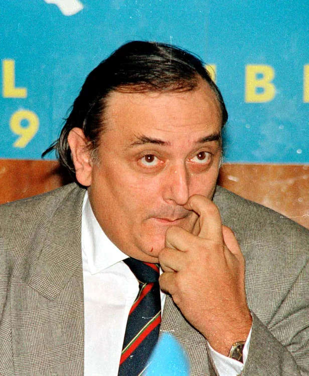 1995 - Dinu Patriciu conducea un partid nou înfiinţat, PNL Aripa Tânără